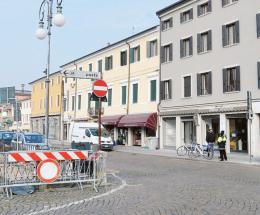 La rabbia dei commercianti: "Non era davvero il momento di questo senso unico"
