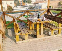 Gazebo lasciato come un letamaio