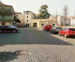 Piazza Cavour, regna l’anarchia