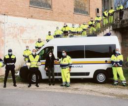 Una targa di riconoscimento per il lavoro svolto da Polizia locale e Protezione civile 