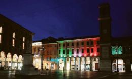 Venerdì si abbassano le luci