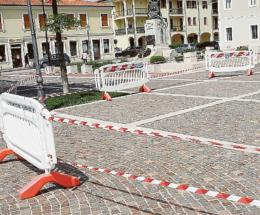 Si stacca l'avambraccio della statua di San Giuseppe