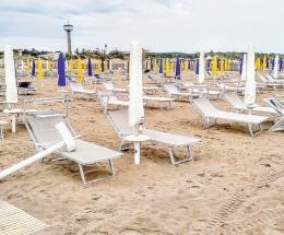 La spiaggia si fa più... stretta