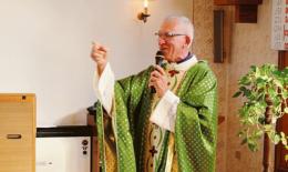 Don Francesco Andrigo saluta la comunità