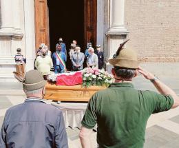 L'addio a Gabriella col tricolore
