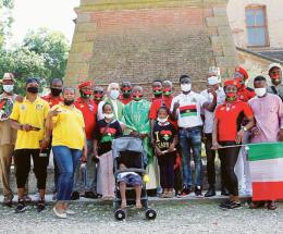 Don Peter, prete da 10 anni grande festa “all’africana”