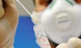 "La variante Delta è più grave e si diffonde come la varicella. E la trasmettono anche i vaccinati"