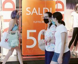 Saldi al via, sabato sera negozi aperti a Rovigo