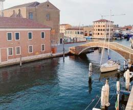 Gasolio sversato nel canale