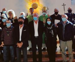 Un abbraccio e una grande festa per il nuovo parroco