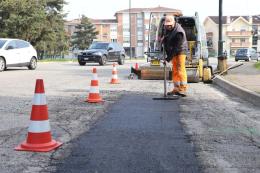 Asfalto e marciapiedi estate di cantieri aperti