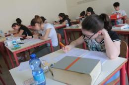 100 euro a chi va bene a scuola: è protesta