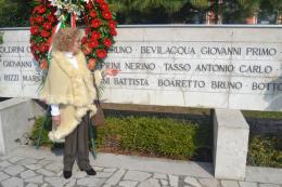 Oggi cerimonia e 43 rintocchi di campana