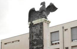 A processo per una ringhiera fantasma