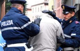Irregolare, ubriaco e già espulso: imbarcato verso il Marocco