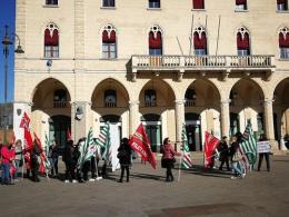 Taglia e Cuci, protesta in piazza a Cavarzere