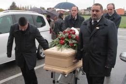 L'addio a Tatiana, uccisa dal figlio