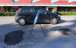 Buche, cantieri e lunghe code