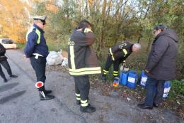 Rifiuti tossici abbandonati in strada