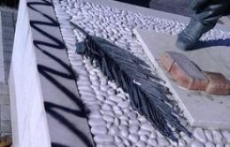 Vandali sul monumento del beato