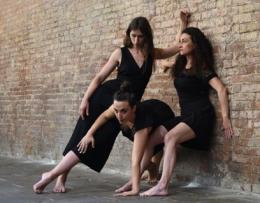 La collera delle donne diventa danza