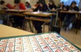 All'esame per la patente con il cellulare nascosto nelle mutande