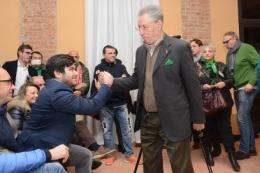 Consigliere leghista al ritmo di Bruciamo il Tricolore