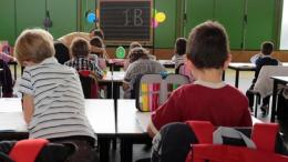Urla e ceffoni in classe, maestra condannata