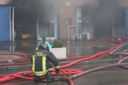 Ritorno di fiamma al Cinergia: struttura gravemente danneggiata