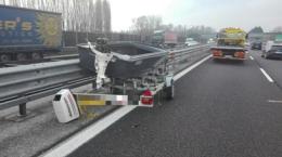 Perde la barca in autostrada, 10 chilometri di coda