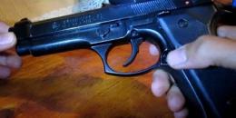 La pistola sotto al sedile per sparare alla moglie, condannato 