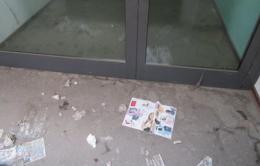 Negozi chiusi, resta la sporcizia