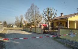 Vanno a fuoco le luci dell'albero di Natale, donna muore intossicata