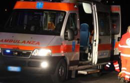 Furgone si ribalta, paura in A13: due feriti