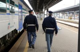 Agenti in borghese in stazione