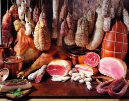Razzia di salumi e formaggi