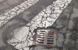 Strade colabrodo in pieno centro