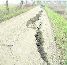 Quando si dice una strada... dissestata
