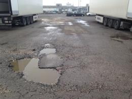 Via delle Industrie è un groviera
