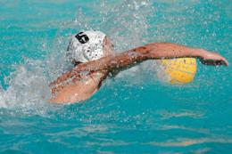 Trucca nella gara di pallanuoto,  rodigino sospeso