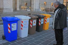 Differenziata, arrivano i sacchetti