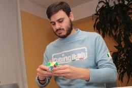 Sfida a colpi di cubo di Rubik