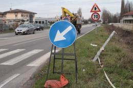 Botto contro al palo: abbattuto il semaforo