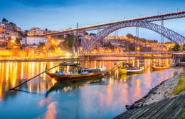 Il fascino di Porto, città dei ponti e del buon vino