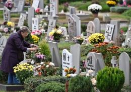 Ruba i soldi delle tombe, condannato