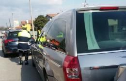 Tamponamento a catena col carro funebre
