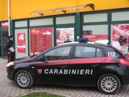 Cassa ripulita e calci alla commessa, arrivano le condanne