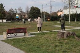 Seguita al parco da tre stranieri