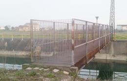 Nuova passerella tra le frazioni