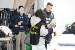 Quella fabbrica sembra un lager: chiuso laboratorio cinese
